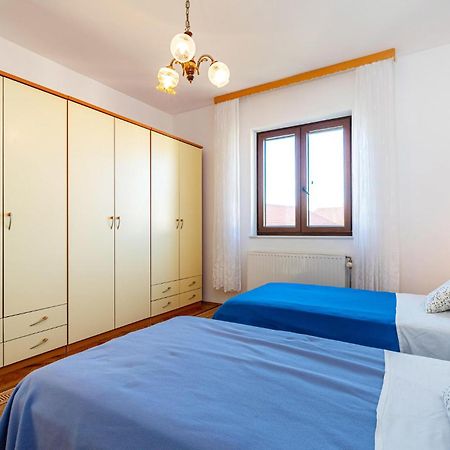 2 Bedroom Cozy Apartment In Zadar Buitenkant foto