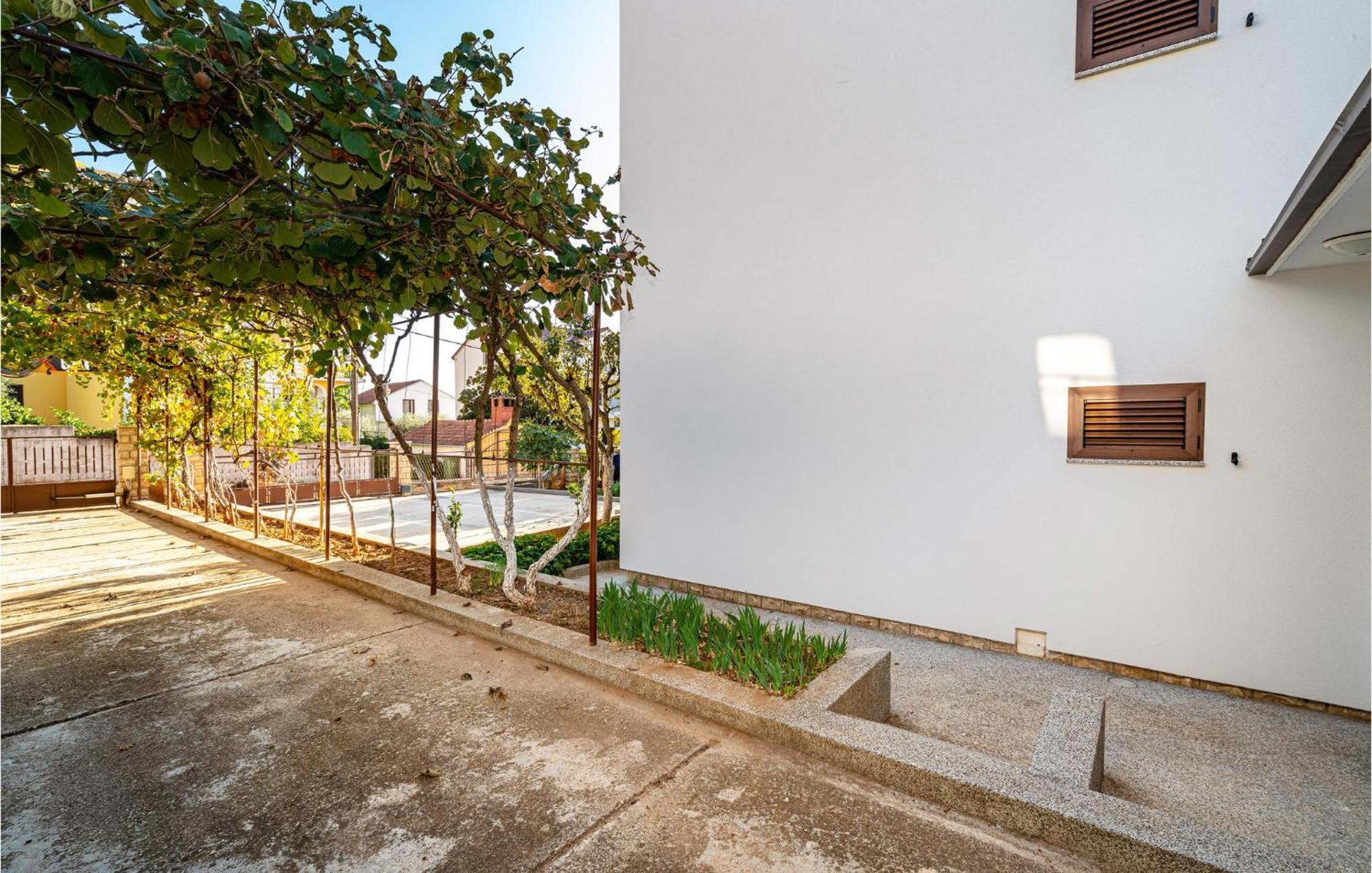2 Bedroom Cozy Apartment In Zadar Buitenkant foto