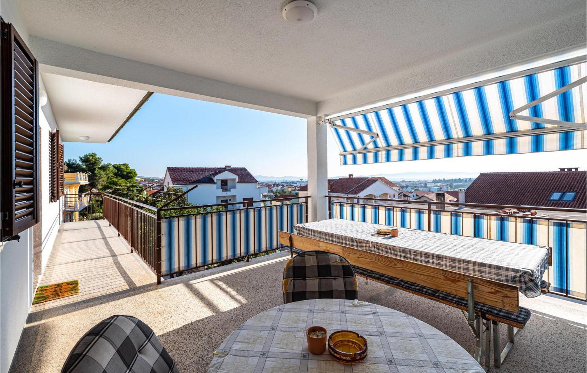 2 Bedroom Cozy Apartment In Zadar Buitenkant foto