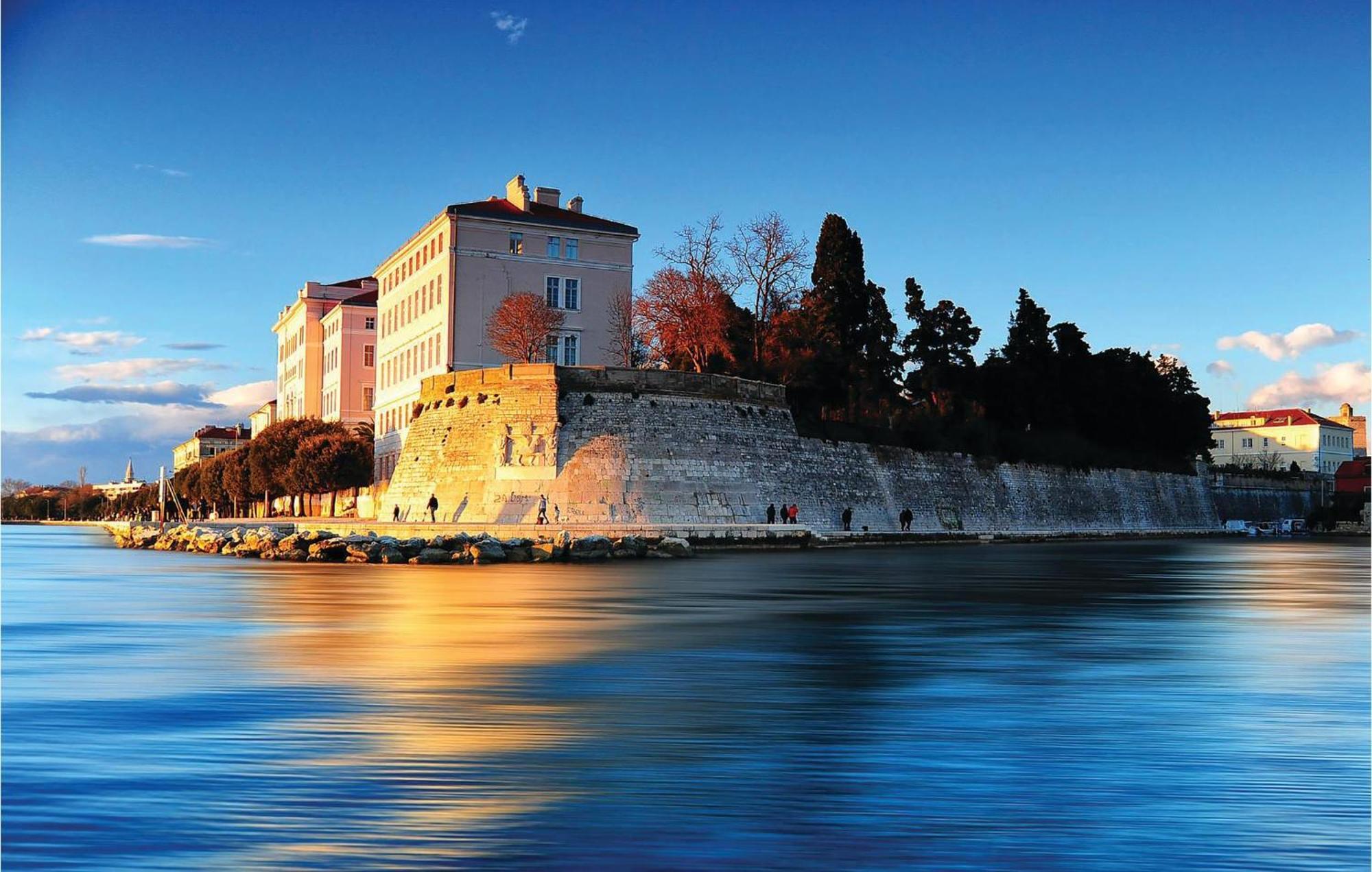 2 Bedroom Cozy Apartment In Zadar Buitenkant foto