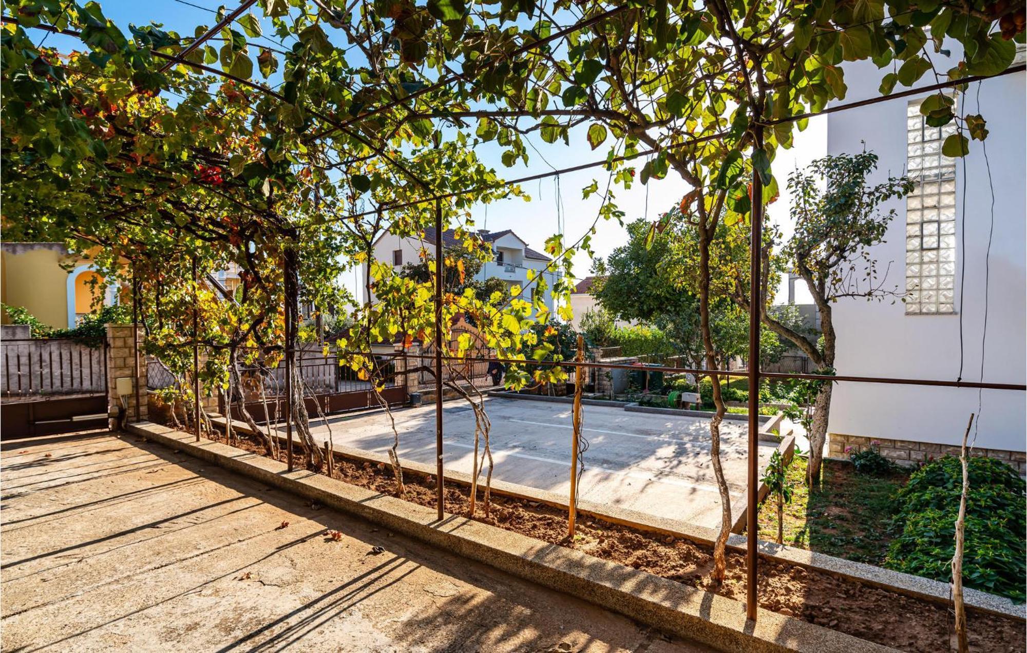 2 Bedroom Cozy Apartment In Zadar Buitenkant foto