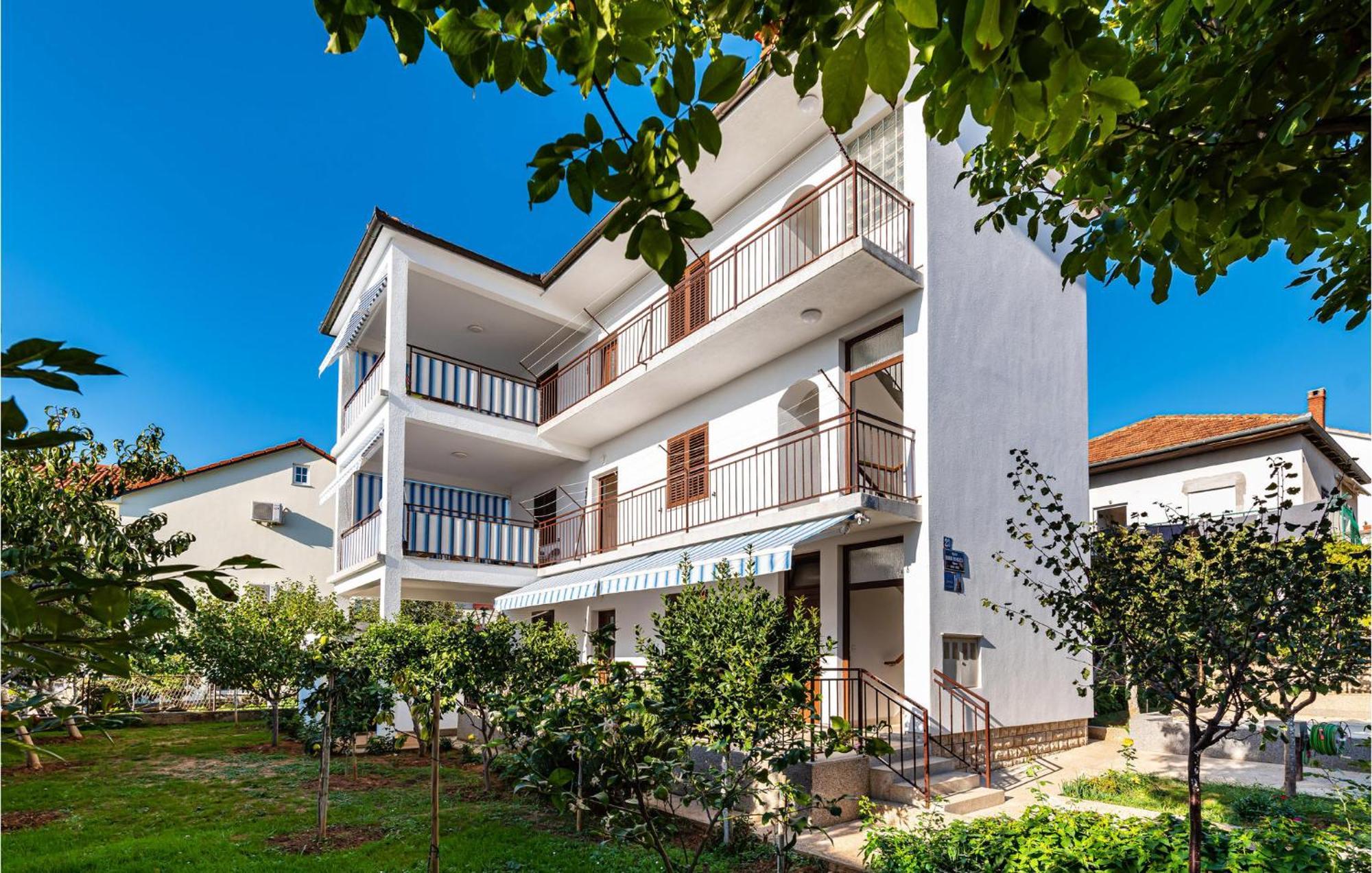 2 Bedroom Cozy Apartment In Zadar Buitenkant foto