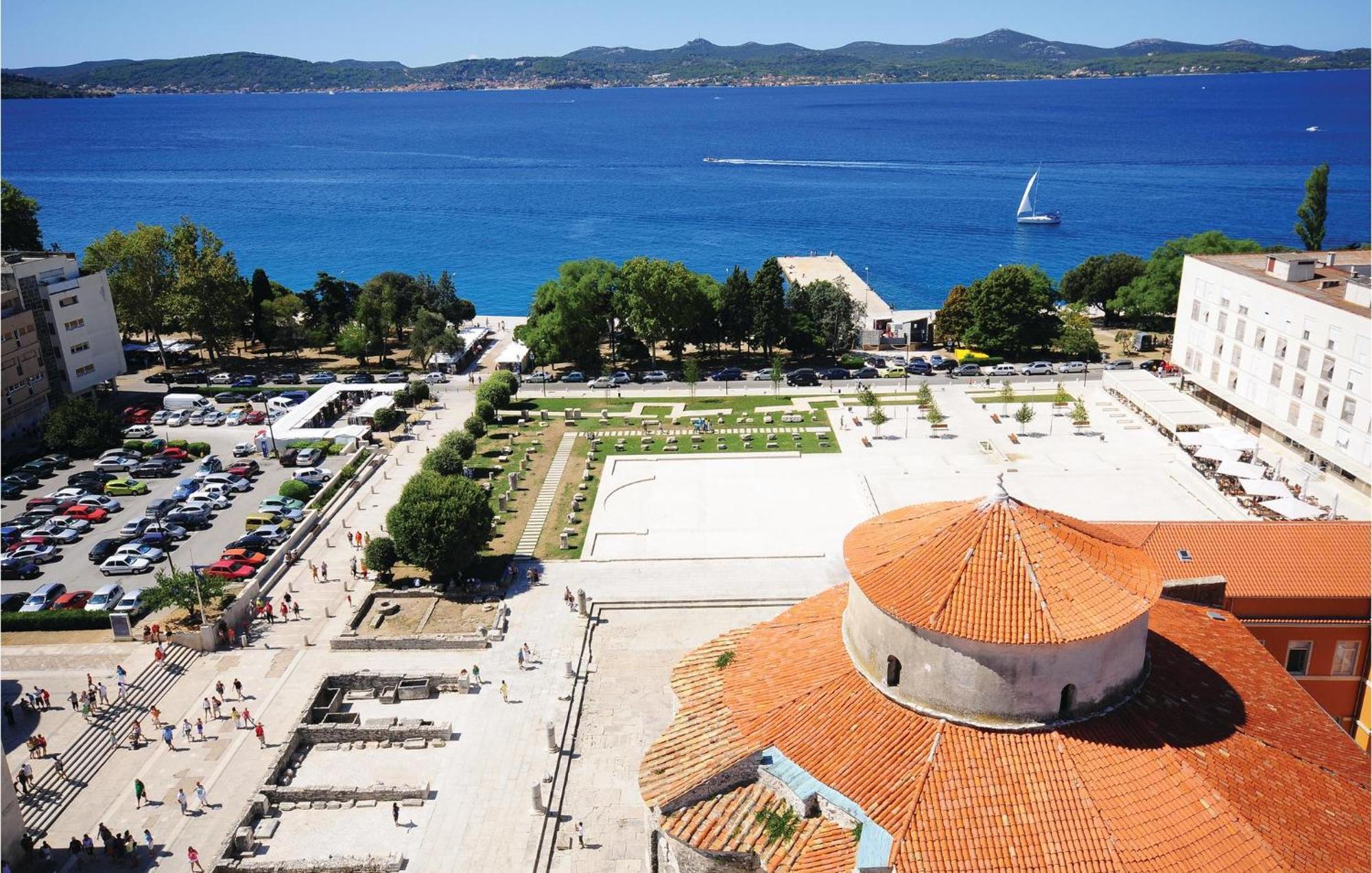 2 Bedroom Cozy Apartment In Zadar Buitenkant foto