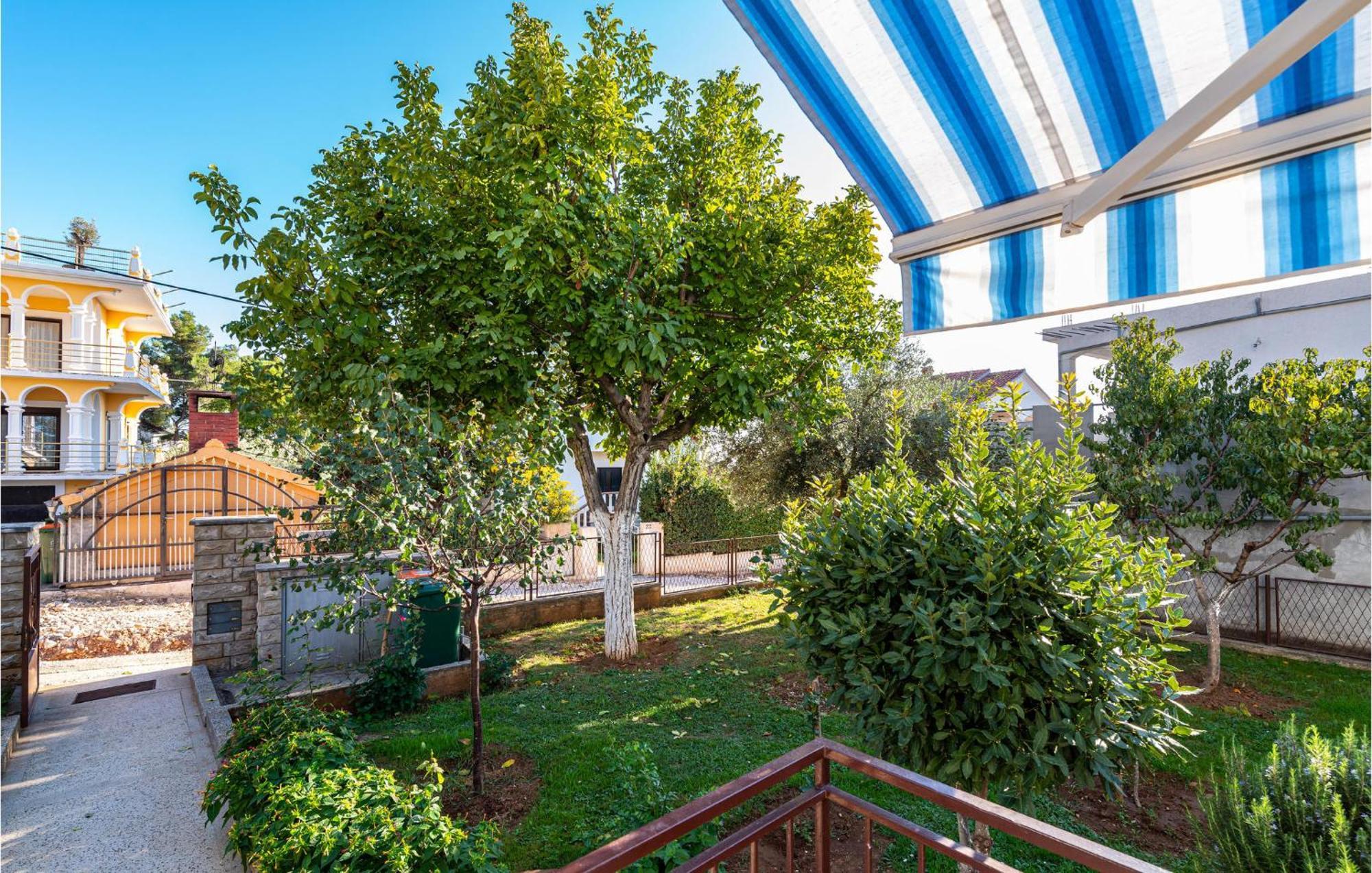2 Bedroom Cozy Apartment In Zadar Buitenkant foto